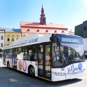 ORGANIZÁTOŘI MEZINÁRODNÍHO FESTIVALU DOKUMENTŮ JI. HLAVA PŘEDSTAVILI TROLEJBUS