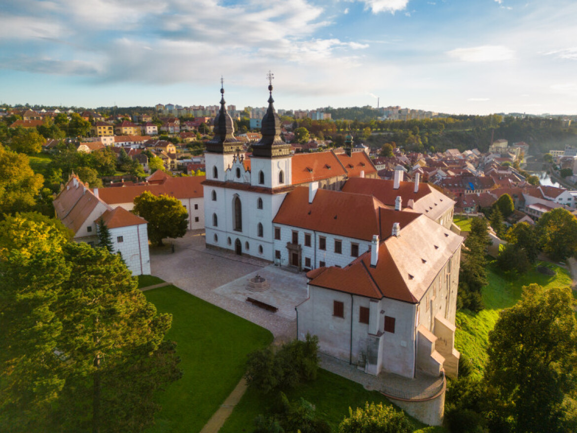 Objevte tři skvosty UNESCO na Vysočině - Žďár nad Sázavou, Telč a Třebíč vás zavedou do historie, jakou jste ještě nezažili