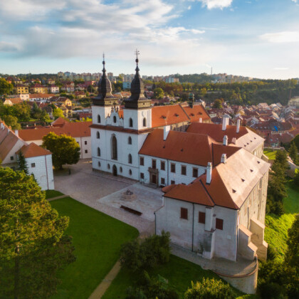 Objevte tři skvosty UNESCO na Vysočině - Žďár nad Sázavou, Telč a Třebíč vás zavedou do historie, jakou jste ještě nezažili