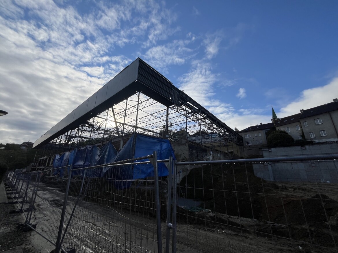 Velká rekonstrukce zimního stadionu v Třebíči je v plném proudu